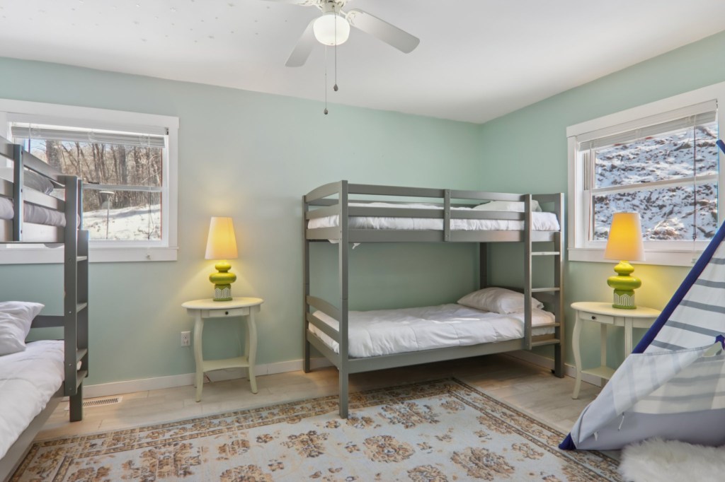 36-web-or-mls-210SpringValleyDr-S1701-032