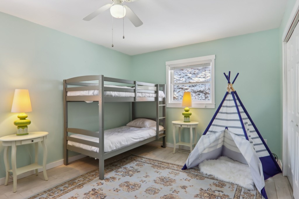 37-web-or-mls-210SpringValleyDr-S1701-033