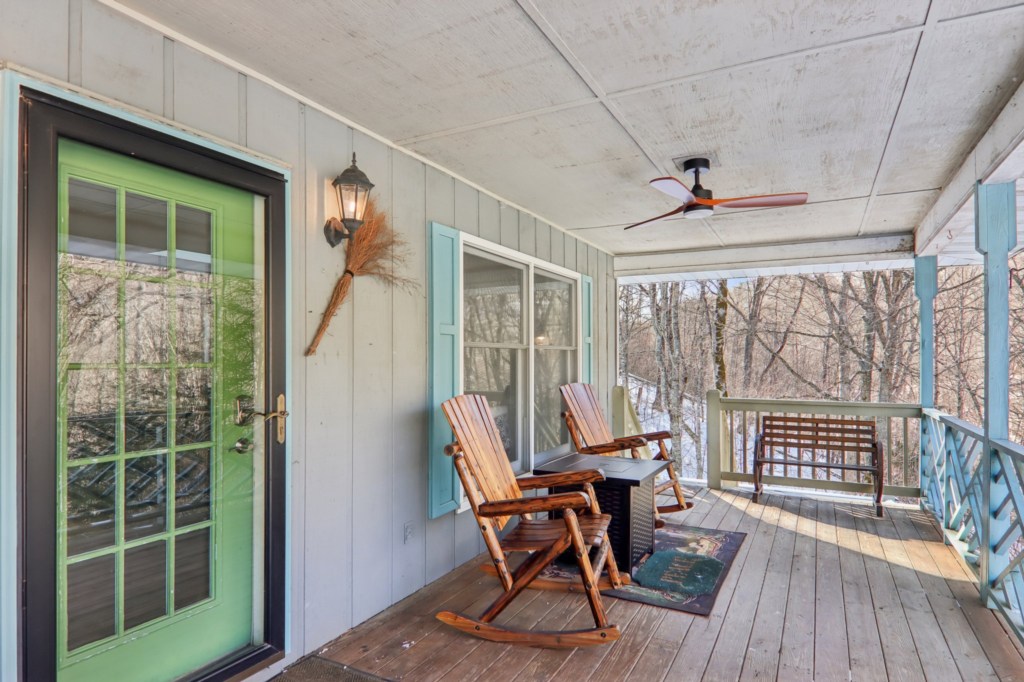 44-web-or-mls-210SpringValleyDr-S1701-040